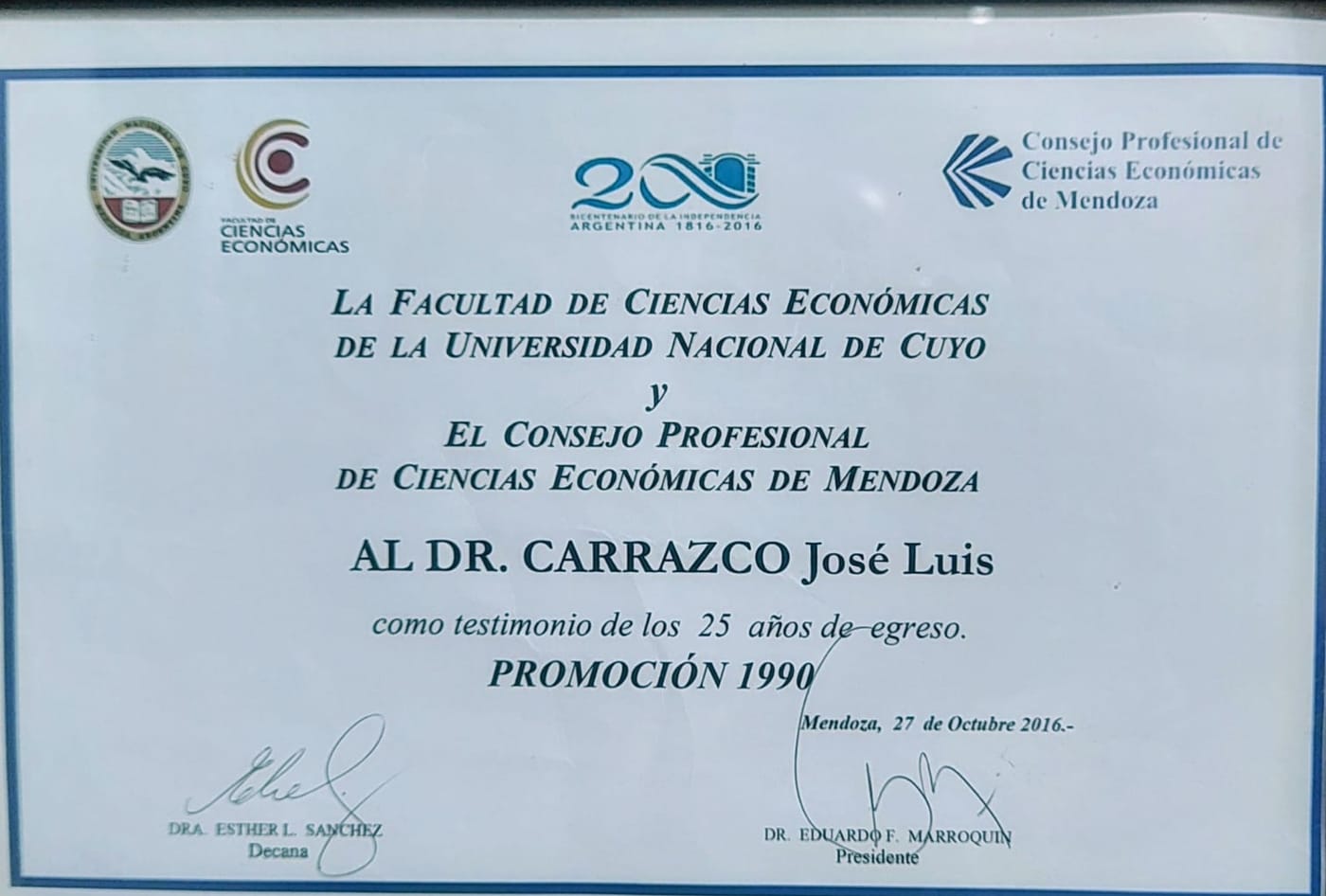 Distinción de la Facultad de Ciencias Económicas y del Consejo Profesional a José Carrazco, Promoción 1990