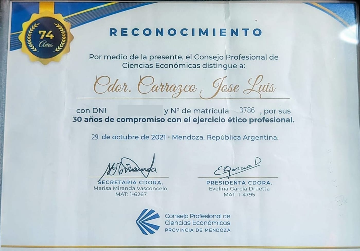Reconocimiento del Consejo Profesional de Ciencias Económicas a José Carrazco por 30 años de compromiso con el ejercicio ético profesional