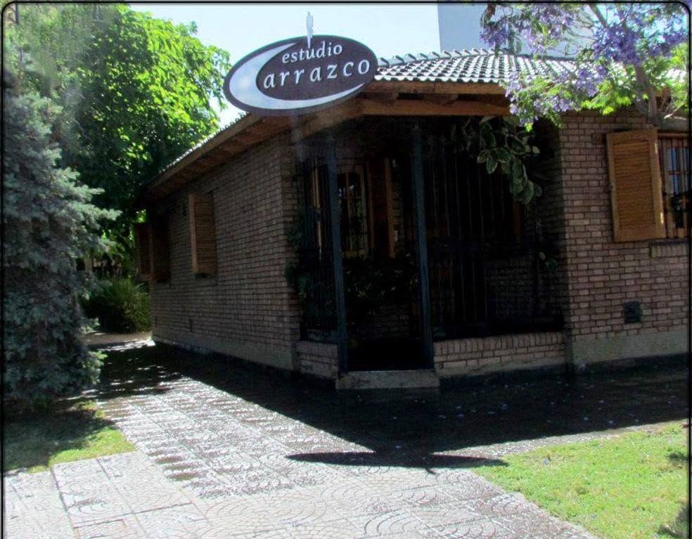 Frente del edificio de Estudio Carrazco & Asociados en Carril Urquiza 3425, Maipú